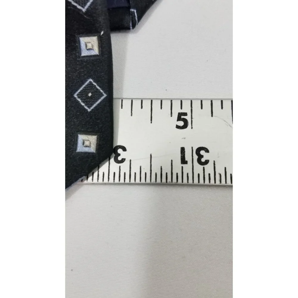 Izod Men's Necktie Black White Geometric Print Silk Classic Business Accessory